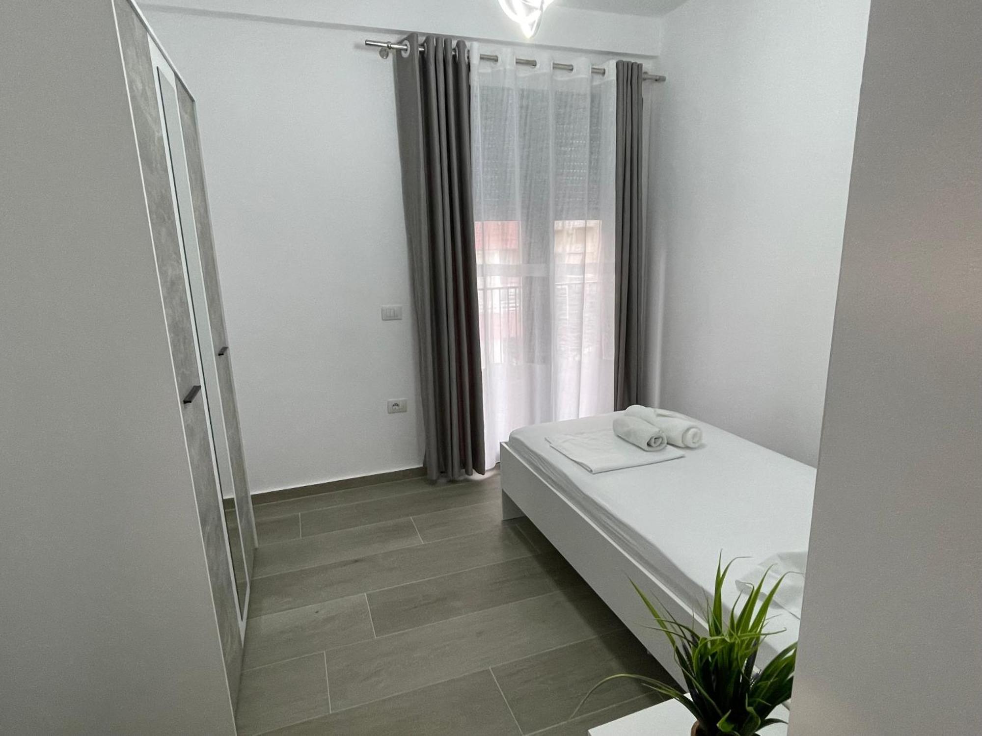 Modern Apartment In Central Vlore Bagian luar foto